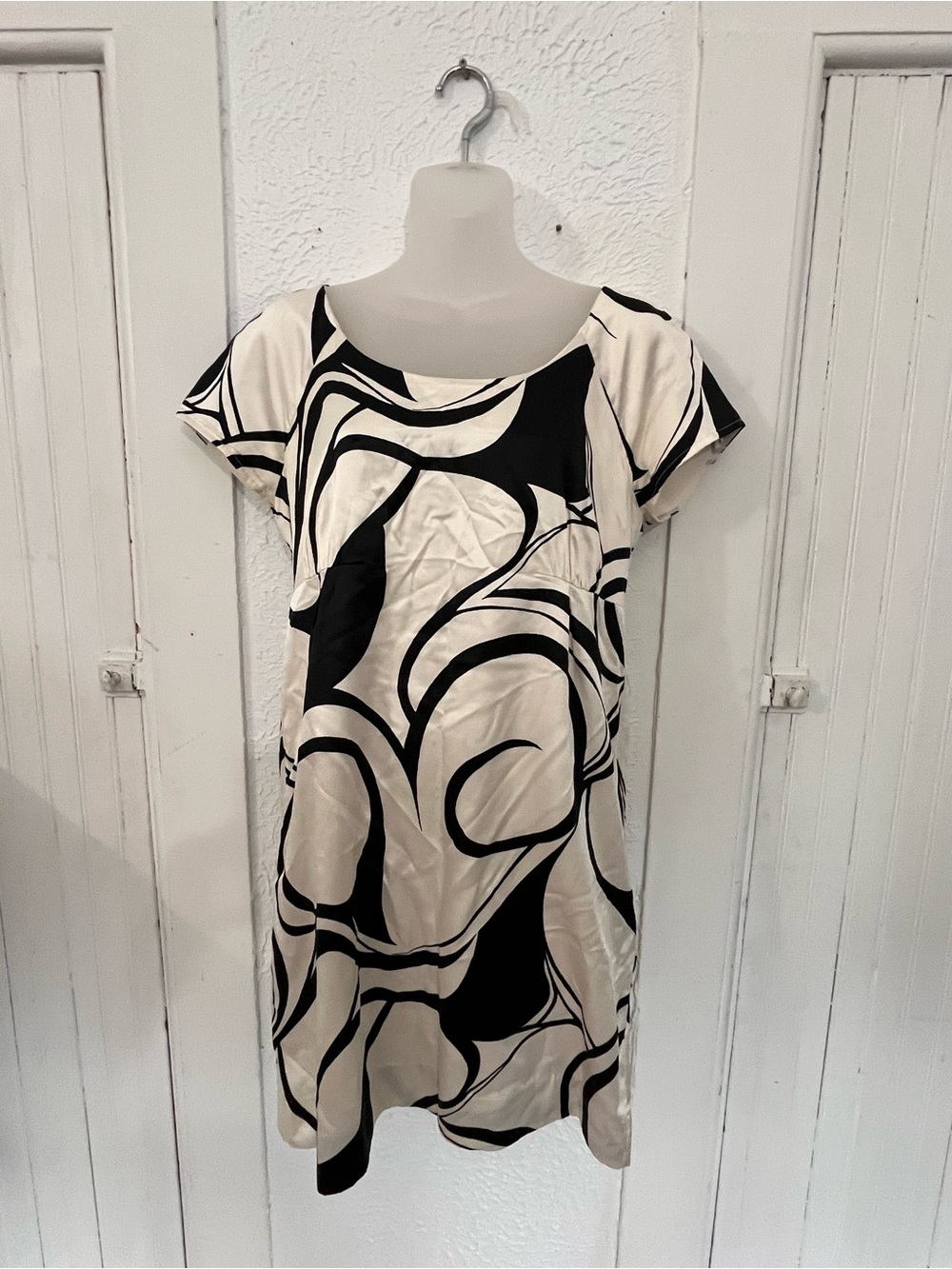 Black and Cream Abstract Print Shift Dress